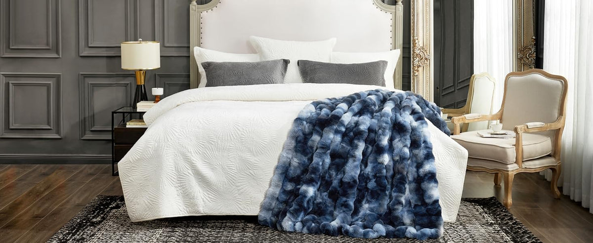 Faux Fur Throw Blanket fo foot of Bed